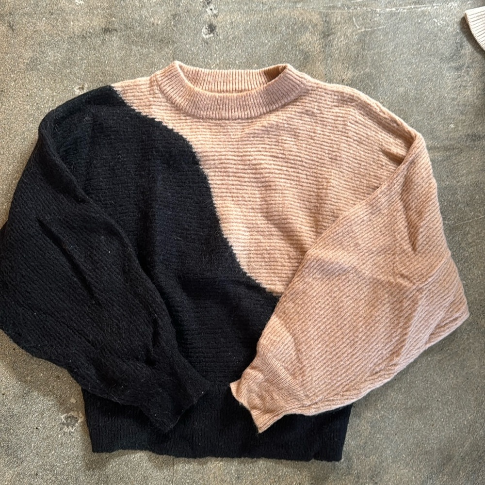 Lush Ying Yang sweater size Medium
